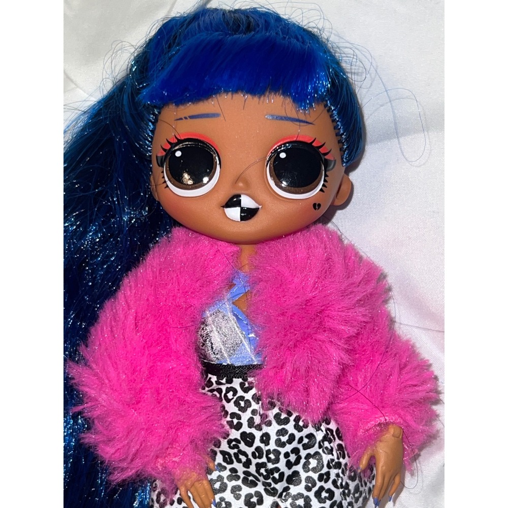 LOL Surprise OMG Da Boss Fashion Doll Blue Hair Pink Faux Fur Leopard Skirt - Picture 2 of 3